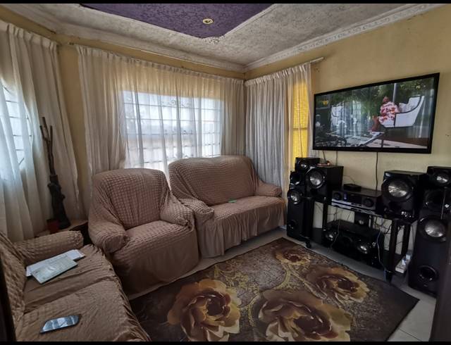 3 BEDROOM HOUSE FOR SALE IN EVATON WEST